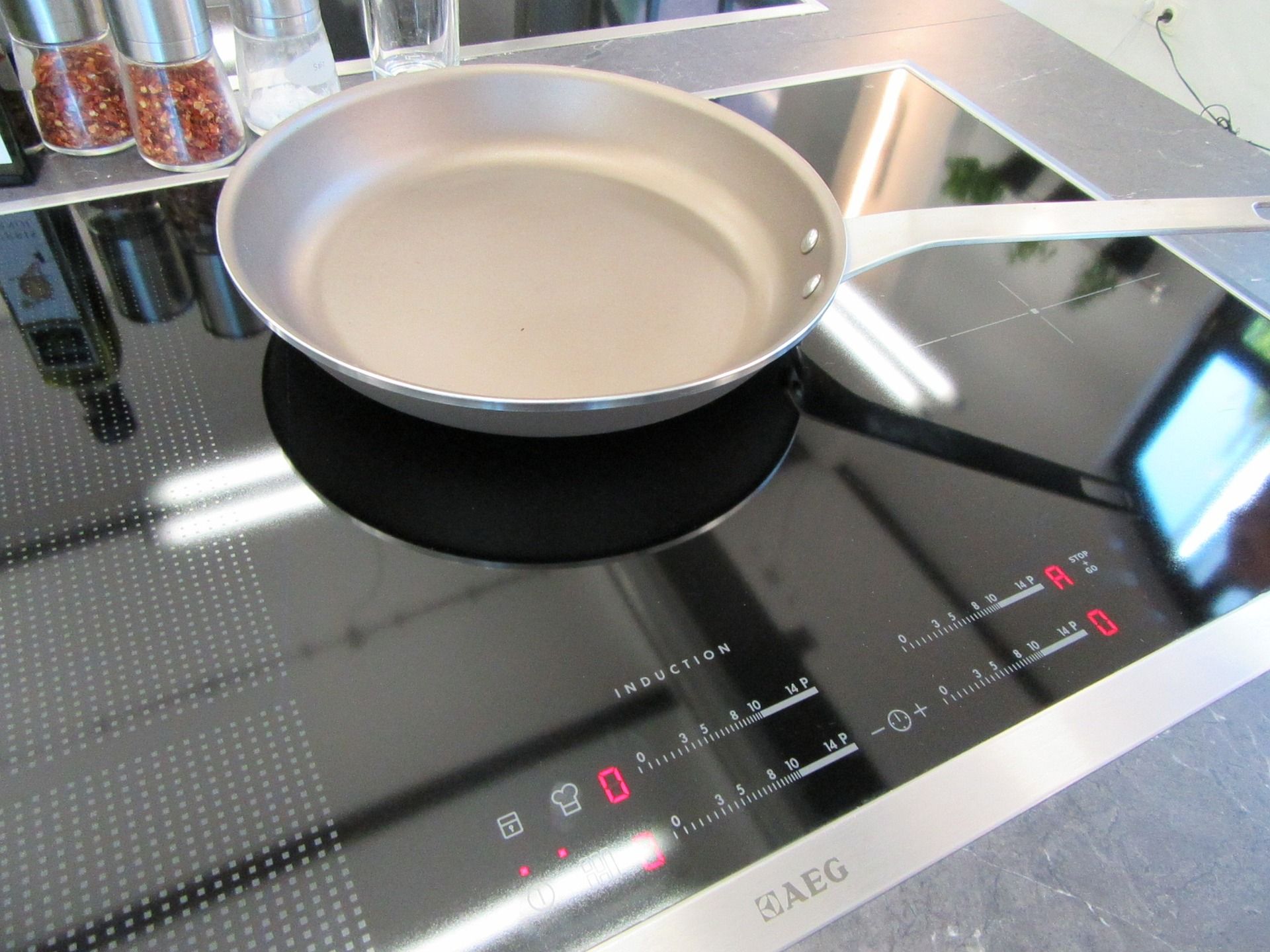 Pfanne auf Induktionsherd
